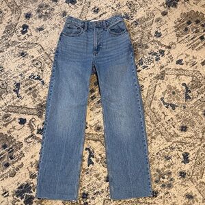 Abercrombie - The 90’s High Rise Relaxed Jean